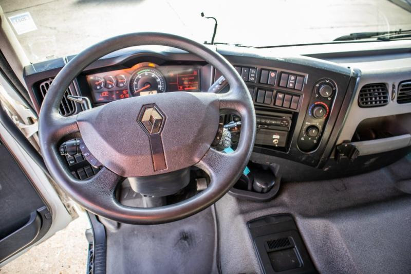 Interior photo 1: Лизинг на Renault D 330 -CARRIER SUPRA 850-Vlees/Meat/Viande/Fleisch Renault D 330 -CARRIER SUPRA 850-Vlees/Meat/Viande/Fleisch