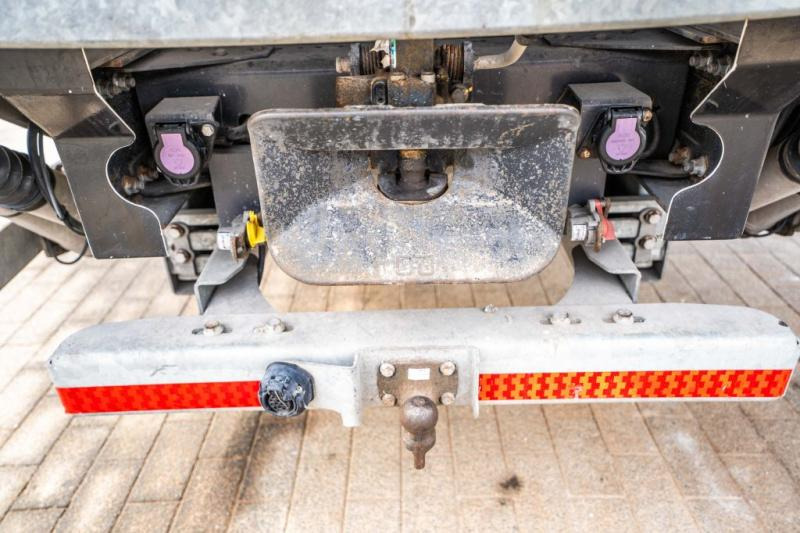 Лизинг на Renault D250 16T.- 36000 KM +DHOLLANDIA 2T. Renault D250 16T.- 36000 KM +DHOLLANDIA 2T.: снимка 9