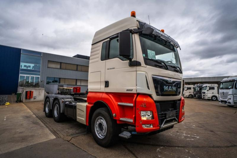 MAN TGX 33.560 XLX BLS+BIG AXLES+INTARDER - Влекач: снимка 2 MAN TGX 33.560 XLX BLS+BIG AXLES+INTARDER - Влекач: снимка 2