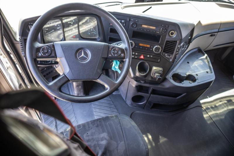 Interior photo 1: Влекач Mercedes AROCS 1845 HAD - 4X4 + HYDR.