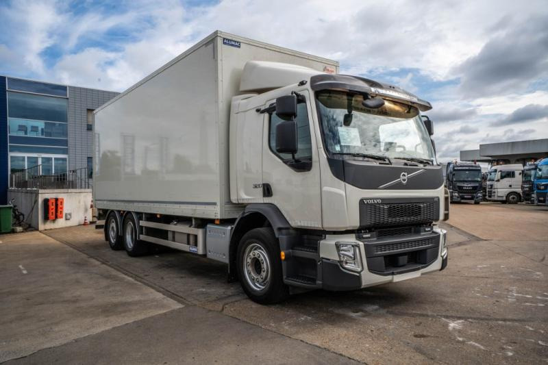 Volvo FE 320 -6X2 +DHOLLANDIA 2.5T- 194.400 KM - Камион фургон: снимка 2 Volvo FE 320 -6X2 +DHOLLANDIA 2.5T- 194.400 KM - Камион фургон: снимка 2