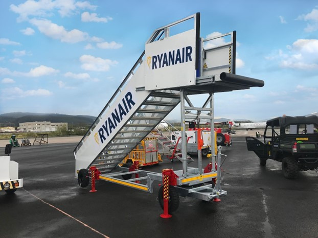 AERO-GSE B737 - A320 Towable - Пътническа стълба: снимка 1 AERO-GSE B737 - A320 Towable - Пътническа стълба: снимка 1