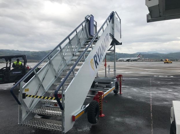 AERO-GSE B737 - A320 Towable - Пътническа стълба: снимка 2 AERO-GSE B737 - A320 Towable - Пътническа стълба: снимка 2