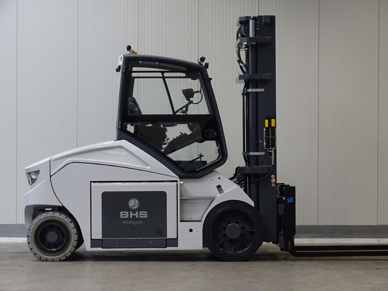 Montini MR10 - Li-ION - TRIPLEX - DEMO - Електрокар: снимка 4 Montini MR10 - Li-ION - TRIPLEX - DEMO - Електрокар: снимка 4