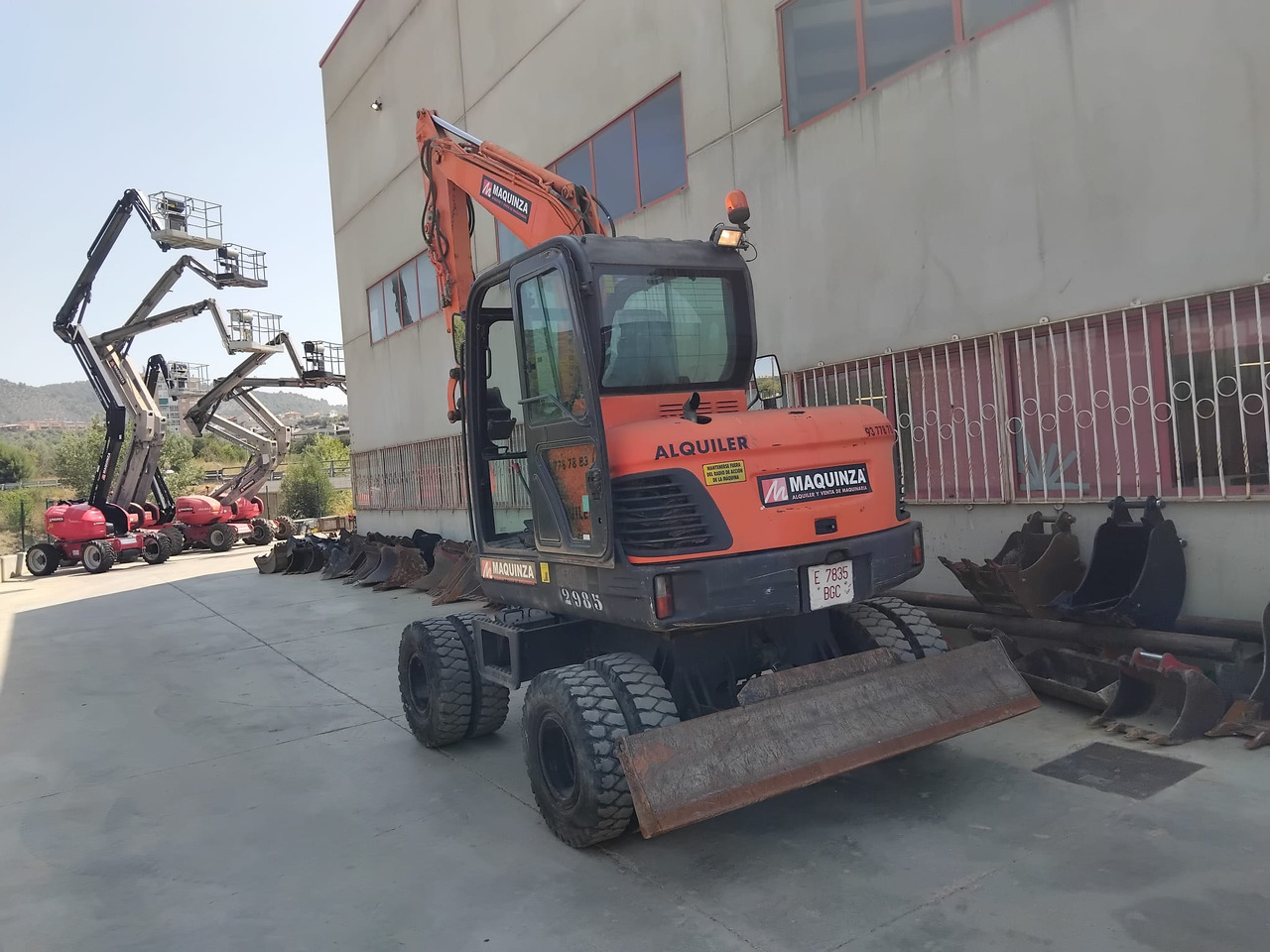 DOOSAN DX55W - Мини багер: снимка 3 DOOSAN DX55W - Мини багер: снимка 3