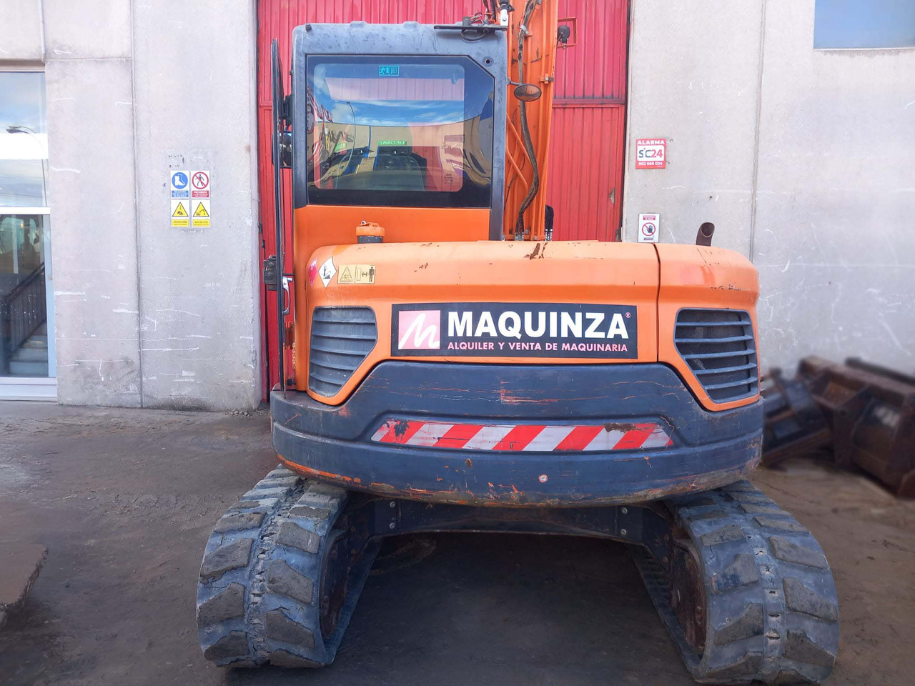 DOOSAN DX85R-3 - Мини багер: снимка 3 DOOSAN DX85R-3 - Мини багер: снимка 3