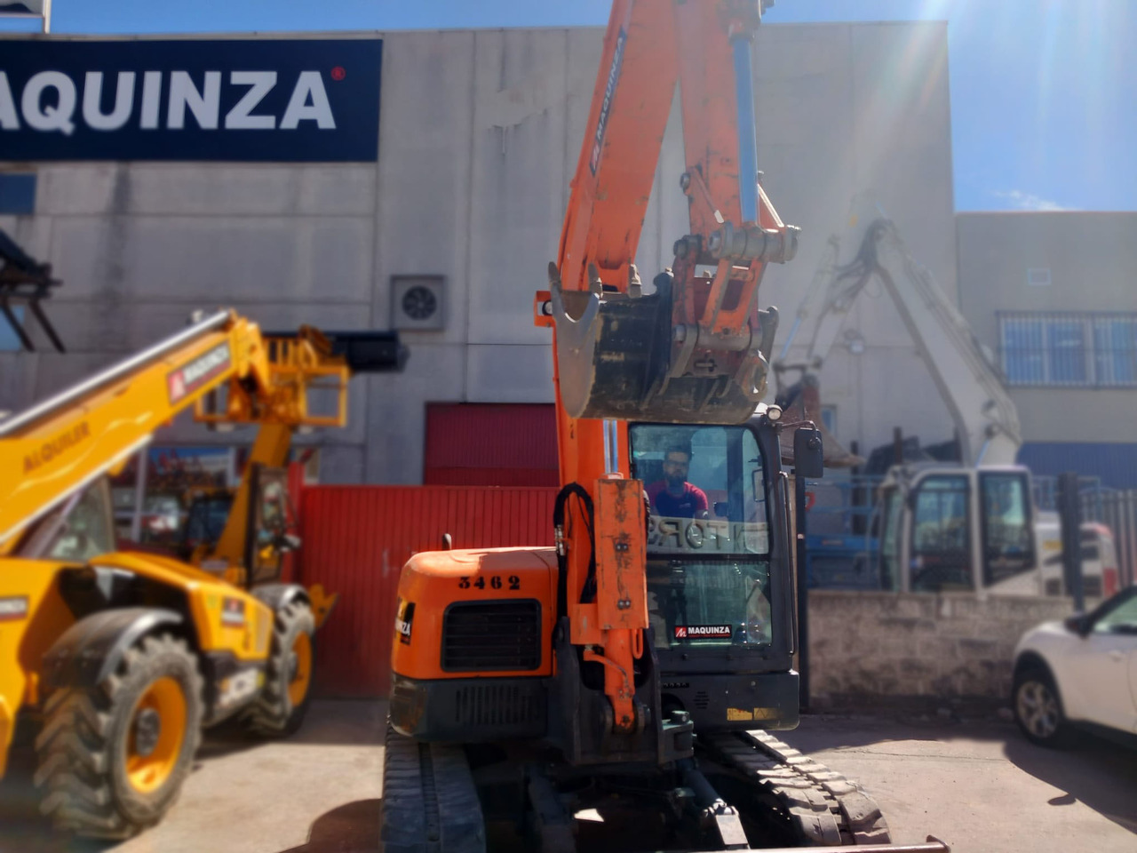 DOOSAN DX85R-3 - Мини багер: снимка 4 DOOSAN DX85R-3 - Мини багер: снимка 4
