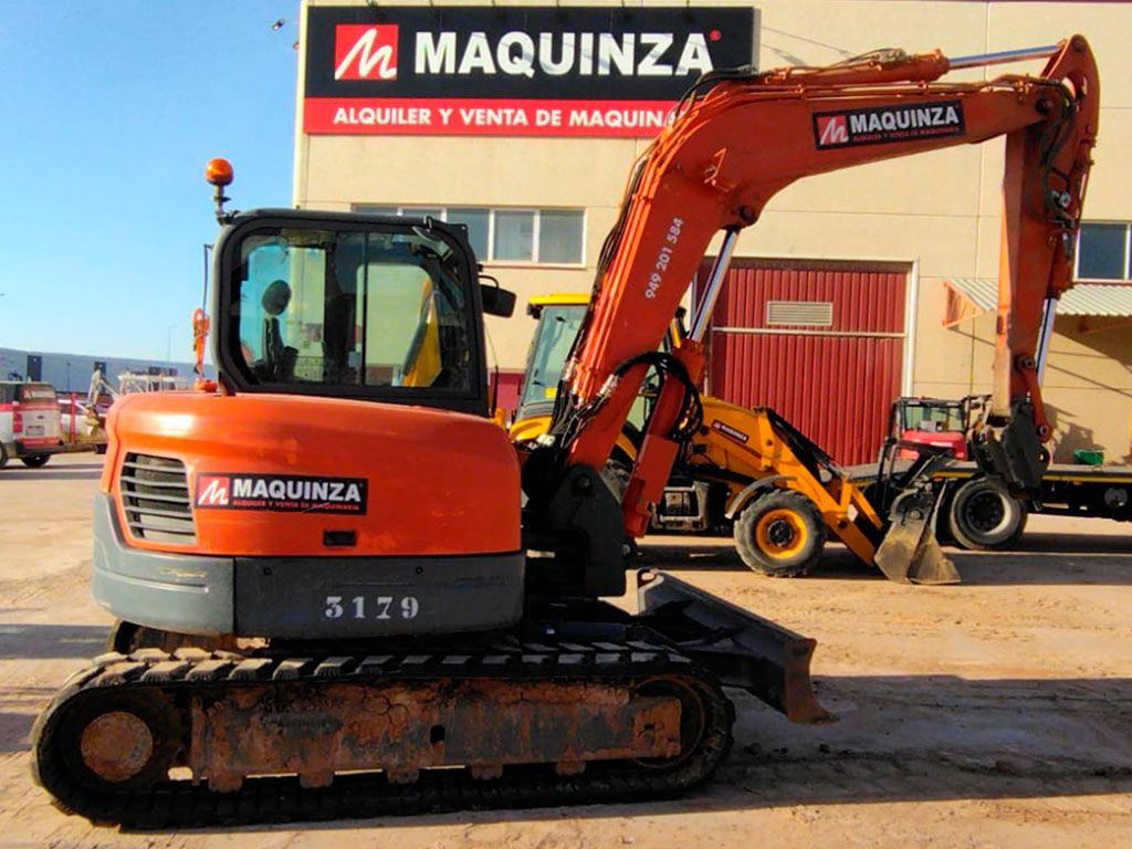 DOOSAN DX85R-3 - Мини багер: снимка 2 DOOSAN DX85R-3 - Мини багер: снимка 2