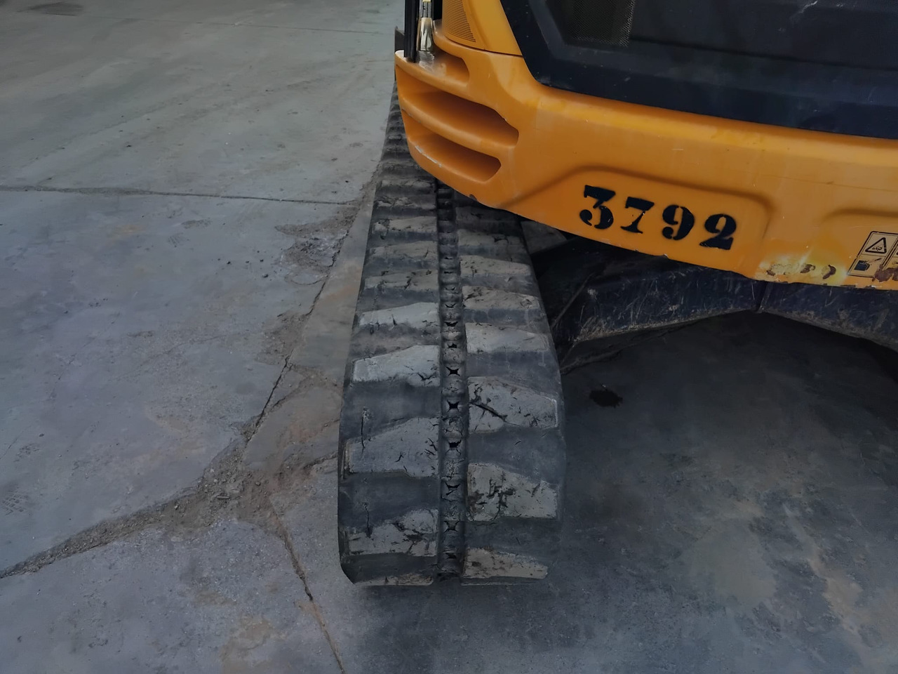 Мини багер JCB 85Z: снимка 16
