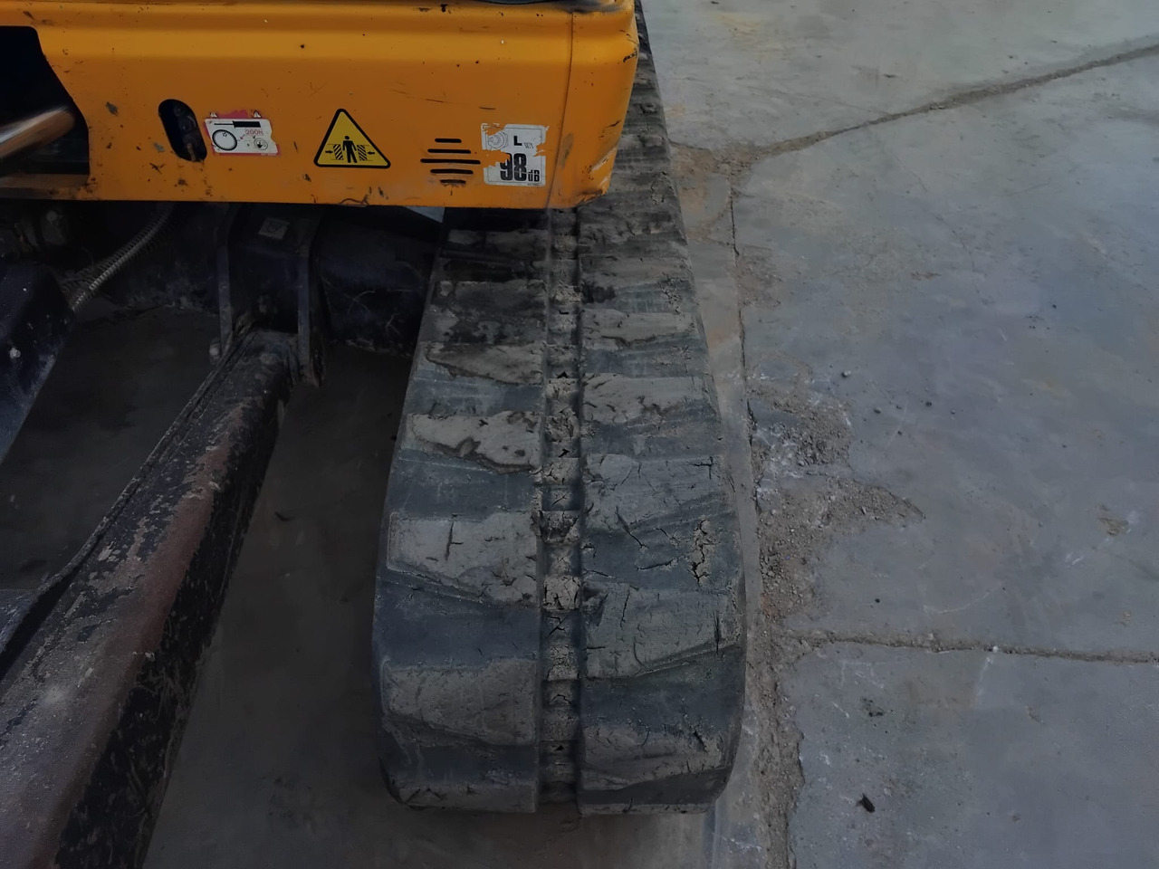 Мини багер JCB 85Z: снимка 15
