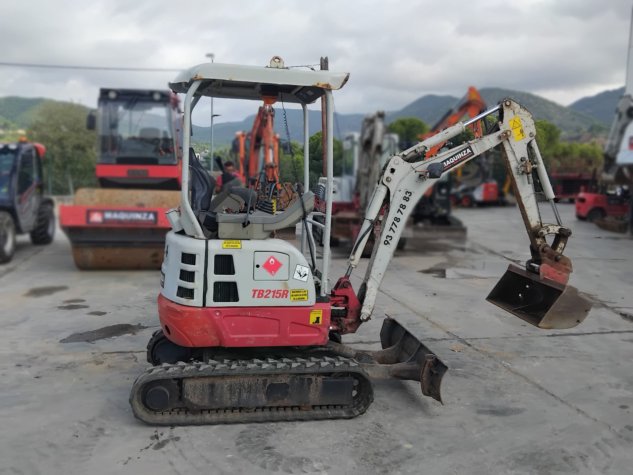 TAKEUCHI TB215R EASY - Мини багер: снимка 2 TAKEUCHI TB215R EASY - Мини багер: снимка 2