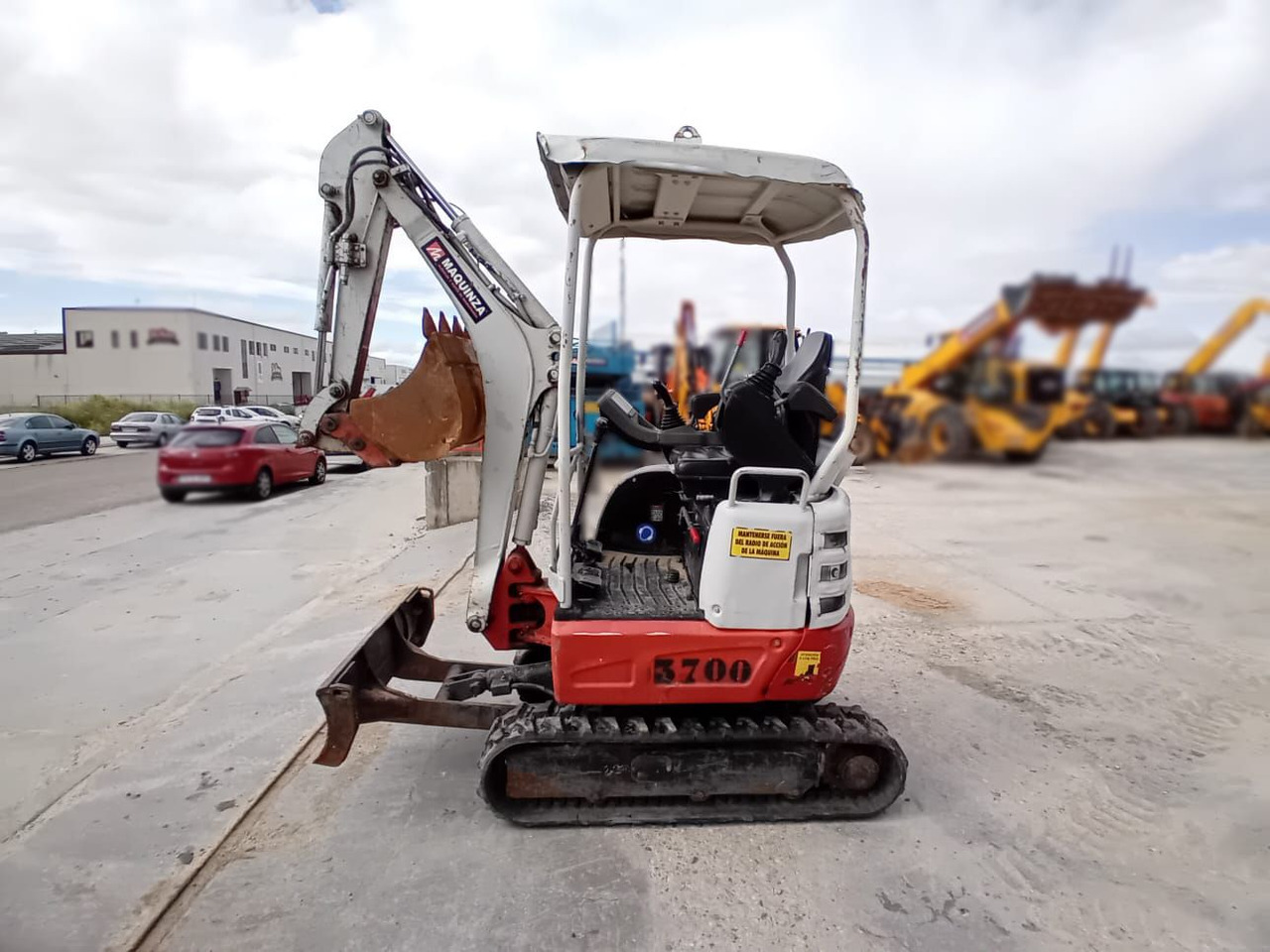 TAKEUCHI TB215R - Мини багер: снимка 1 TAKEUCHI TB215R - Мини багер: снимка 1