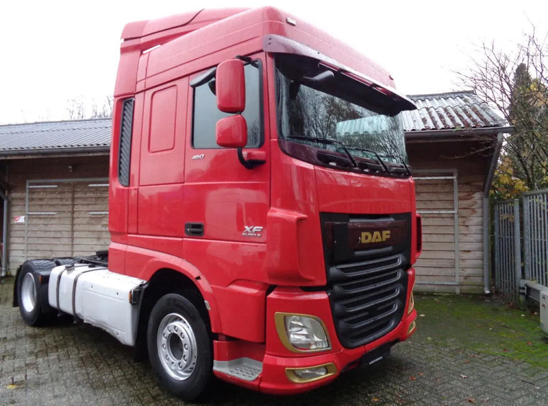 DAF XF 106 106-460 / Euro 6 ADR /Intarder / 2 tanks / Standairco - Влекач: снимка 2 DAF XF 106 106-460 / Euro 6 ADR /Intarder / 2 tanks / Standairco - Влекач: снимка 2