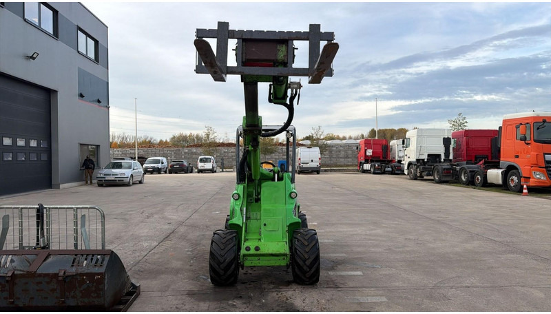 Avant 745 TDL (BELGIAN MACHINE / TOP CONDITION / 4X4 OPTIDRIVE / INCL ATTACHMENTS) - Мини верижен товарач: снимка 3 Avant 745 TDL (BELGIAN MACHINE / TOP CONDITION / 4X4 OPTIDRIVE / INCL ATTACHMENTS) - Мини верижен товарач: снимка 3