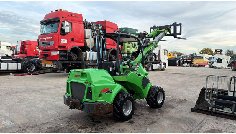 Avant 745 TDL (BELGIAN MACHINE / TOP CONDITION / 4X4 OPTIDRIVE / INCL ATTACHMENTS) - Мини верижен товарач: снимка 5 Avant 745 TDL (BELGIAN MACHINE / TOP CONDITION / 4X4 OPTIDRIVE / INCL ATTACHMENTS) - Мини верижен товарач: снимка 5