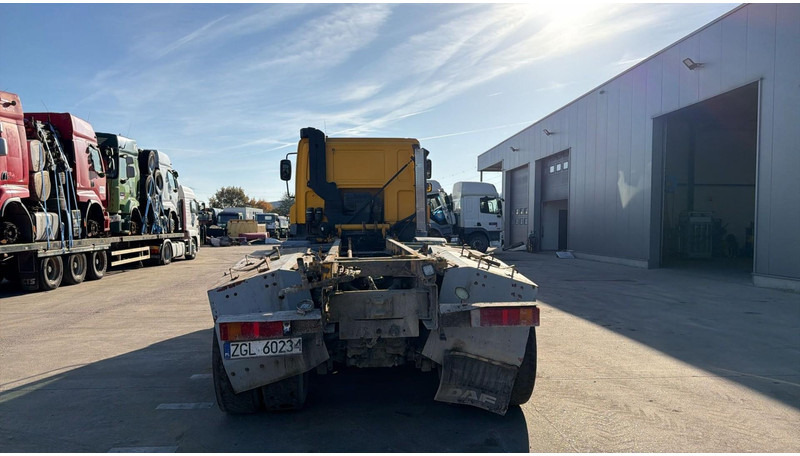 DAF CF 85.360 (BOITE MANUELLE / MANUAL GEARBOX / BIG HUB / GRAND PONT / LAMES / 8X4) - Шаси кабина: снимка 5 DAF CF 85.360 (BOITE MANUELLE / MANUAL GEARBOX / BIG HUB / GRAND PONT / LAMES / 8X4) - Шаси кабина: снимка 5