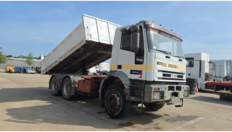 Iveco Eurotrakker 260 E 37 (POMPE MANUELLE / MANUAL PUMP / BOITE MANUELLE / GRAND PONT / LAMES) - Самосвал камион: снимка 3 Iveco Eurotrakker 260 E 37 (POMPE MANUELLE / MANUAL PUMP / BOITE MANUELLE / GRAND PONT / LAMES) - Самосвал камион: снимка 3