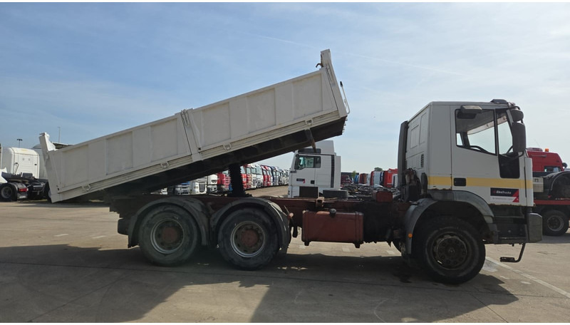 Iveco Eurotrakker 260 E 37 (POMPE MANUELLE / MANUAL PUMP / BOITE MANUELLE / GRAND PONT / LAMES) - Самосвал камион: снимка 4 Iveco Eurotrakker 260 E 37 (POMPE MANUELLE / MANUAL PUMP / BOITE MANUELLE / GRAND PONT / LAMES) - Самосвал камион: снимка 4