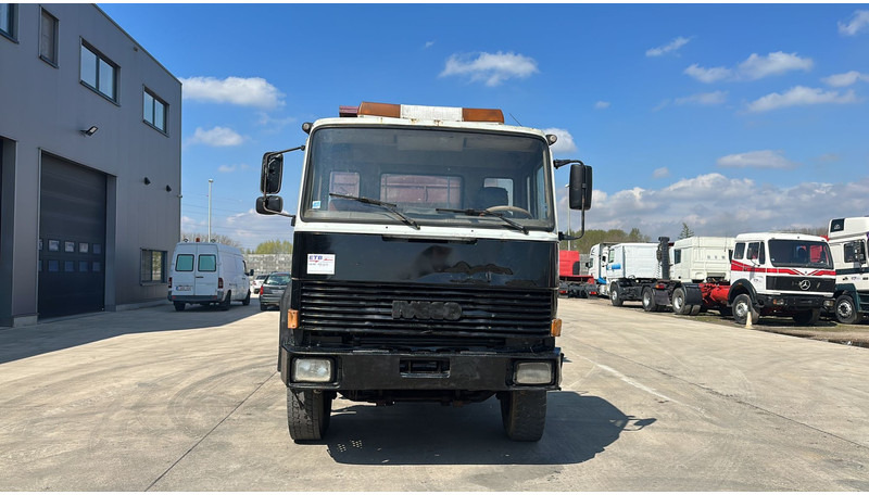 Iveco MAGIRUS 260 - 34 (LIVRAISON GRATUITE AU PORT D'ANVERS / POMPE MANUELLE) - Самосвал камион: снимка 2 Iveco MAGIRUS 260 - 34 (LIVRAISON GRATUITE AU PORT D'ANVERS / POMPE MANUELLE) - Самосвал камион: снимка 2