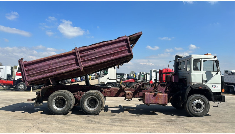 Iveco MAGIRUS 260 - 34 (LIVRAISON GRATUITE AU PORT D'ANVERS / POMPE MANUELLE) - Самосвал камион: снимка 3 Iveco MAGIRUS 260 - 34 (LIVRAISON GRATUITE AU PORT D'ANVERS / POMPE MANUELLE) - Самосвал камион: снимка 3