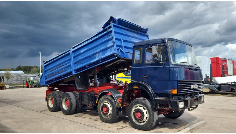 Iveco Magirus 340-34 (GRAND PONT / LAMES / POMPE MANUELLE / PARFAIT) - Самосвал камион: снимка 4 Iveco Magirus 340-34 (GRAND PONT / LAMES / POMPE MANUELLE / PARFAIT) - Самосвал камион: снимка 4