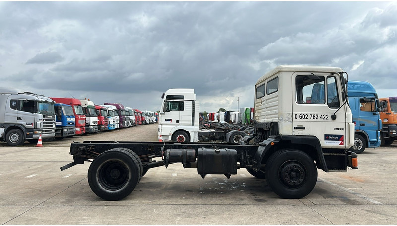 MAN 18.232 (MANUAL PUMP / 6 CYLINDER / POMPE MANUELLE / LAMES / STEEL SUSPENSION) - Шаси кабина: снимка 3 MAN 18.232 (MANUAL PUMP / 6 CYLINDER / POMPE MANUELLE / LAMES / STEEL SUSPENSION) - Шаси кабина: снимка 3