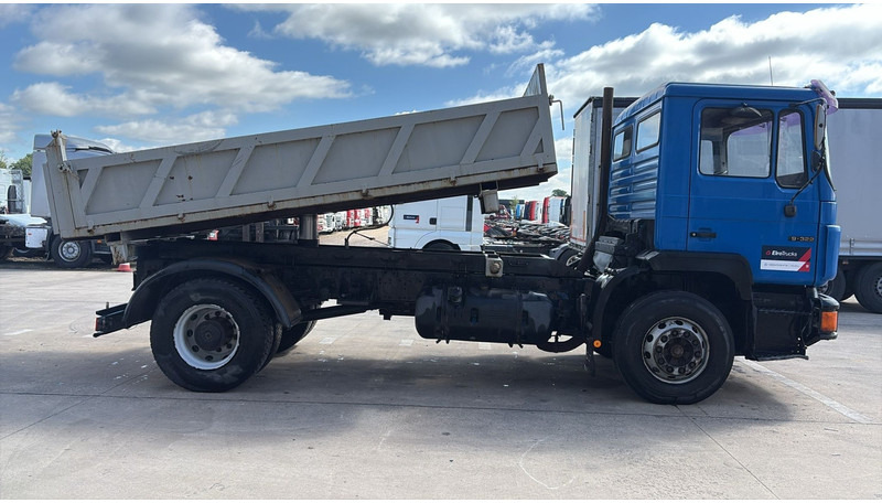 MAN 19.322 (MANUAL PUMP / STEEL SUSP. / LAMES / POMPE MANUELLE / BIG AXLE / GRAND PONT) - Самосвал камион: снимка 4 MAN 19.322 (MANUAL PUMP / STEEL SUSP. / LAMES / POMPE MANUELLE / BIG AXLE / GRAND PONT) - Самосвал камион: снимка 4