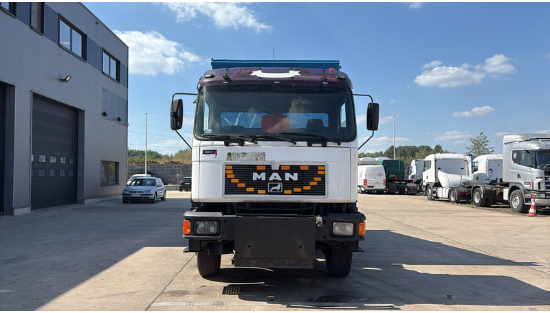 MAN 26.322 (MANUAL PUMP / POMPE MANUELLE / LAMES / GRAND PONT / BIG AXLE) - Самосвал камион: снимка 2 MAN 26.322 (MANUAL PUMP / POMPE MANUELLE / LAMES / GRAND PONT / BIG AXLE) - Самосвал камион: снимка 2