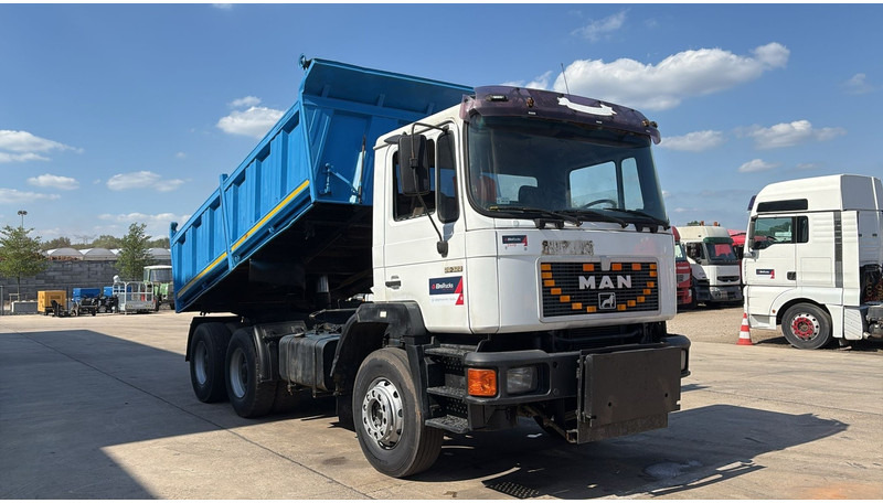 MAN 26.322 (MANUAL PUMP / POMPE MANUELLE / LAMES / GRAND PONT / BIG AXLE) - Самосвал камион: снимка 3 MAN 26.322 (MANUAL PUMP / POMPE MANUELLE / LAMES / GRAND PONT / BIG AXLE) - Самосвал камион: снимка 3