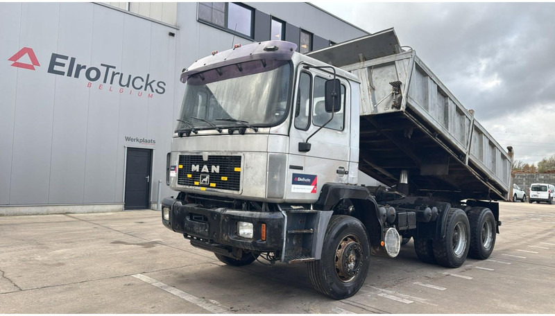 MAN 26.372 (MANUAL PUMP / POMPE MANUELLE / LAMES / GRAND PONT / STEEL SUSP. / 6 CYLINDER) - Самосвал камион: снимка 1 MAN 26.372 (MANUAL PUMP / POMPE MANUELLE / LAMES / GRAND PONT / STEEL SUSP. / 6 CYLINDER) - Самосвал камион: снимка 1