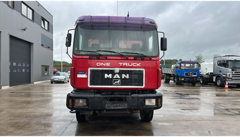 MAN 26.403 (STEEL SUSPENSION / VERY CLEAN / 6 CYLINDER / BIG AXLE / EURO 2) - Самосвал камион: снимка 2 MAN 26.403 (STEEL SUSPENSION / VERY CLEAN / 6 CYLINDER / BIG AXLE / EURO 2) - Самосвал камион: снимка 2