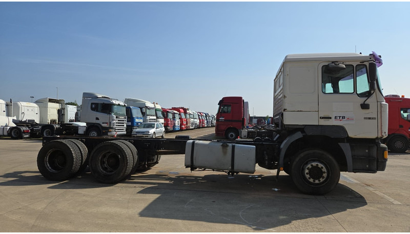 MAN 26.414 (6X4 / 6 CYLINDER / MANUAL GEARBOX / 10 TYRES / LONG CHASSIS / EURO 2) - Шаси кабина: снимка 4 MAN 26.414 (6X4 / 6 CYLINDER / MANUAL GEARBOX / 10 TYRES / LONG CHASSIS / EURO 2) - Шаси кабина: снимка 4