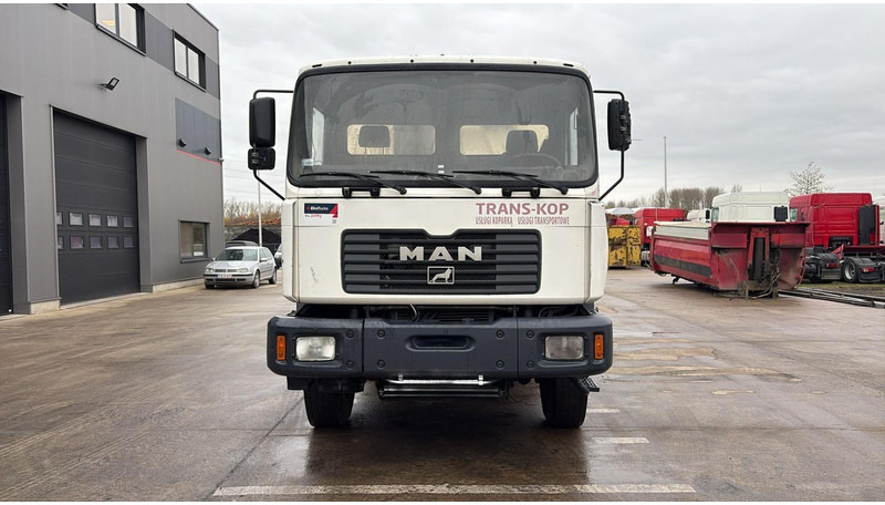 MAN 27.414 (6 CYLINDER / EURO 2 / TOP CONDITION / BONNE ETATT / GRAND PONT / LAMES / STEEL SUSP.) - Самосвал камион: снимка 2 MAN 27.414 (6 CYLINDER / EURO 2 / TOP CONDITION / BONNE ETATT / GRAND PONT / LAMES / STEEL SUSP.) - Самосвал камион: снимка 2
