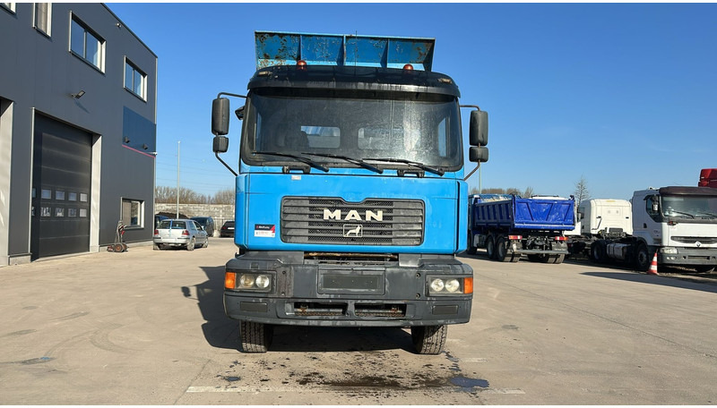 MAN 35.364 (STEEL SUSP. / 6 CYLINDER / BIG AXLE / EURO 2 / MEILLER TIPPER) - Самосвал камион: снимка 3 MAN 35.364 (STEEL SUSP. / 6 CYLINDER / BIG AXLE / EURO 2 / MEILLER TIPPER) - Самосвал камион: снимка 3
