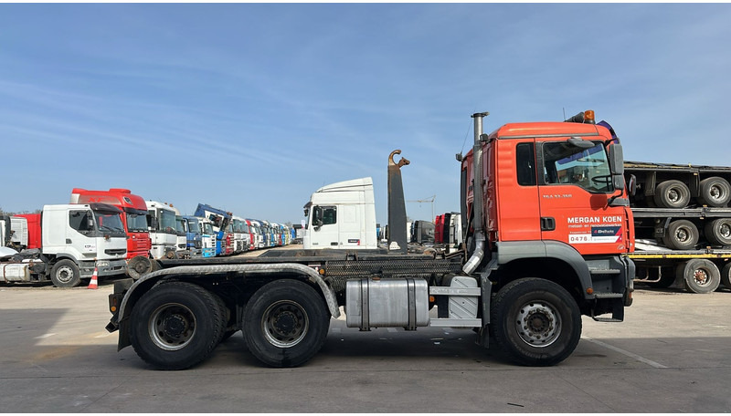 MAN TGA 33.360 (MANUAL GEARBOX / BELGIAN TRUCK / 6X4 / BIG AXLE / SEMI MANUAL PUMP) - Мултилифт с кука камион: снимка 4 MAN TGA 33.360 (MANUAL GEARBOX / BELGIAN TRUCK / 6X4 / BIG AXLE / SEMI MANUAL PUMP) - Мултилифт с кука камион: снимка 4