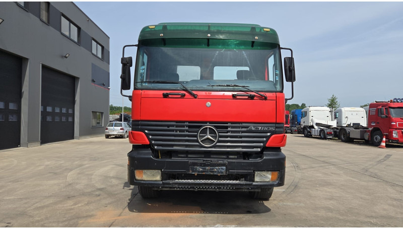 Mercedes-Benz ACTROS 2640 (EPS / 3 PEDALES / V6 / LAMES / GRAND PONT / EURO 2 / SEMI-AUTO) - Шаси кабина: снимка 2 Mercedes-Benz ACTROS 2640 (EPS / 3 PEDALES / V6 / LAMES / GRAND PONT / EURO 2 / SEMI-AUTO) - Шаси кабина: снимка 2