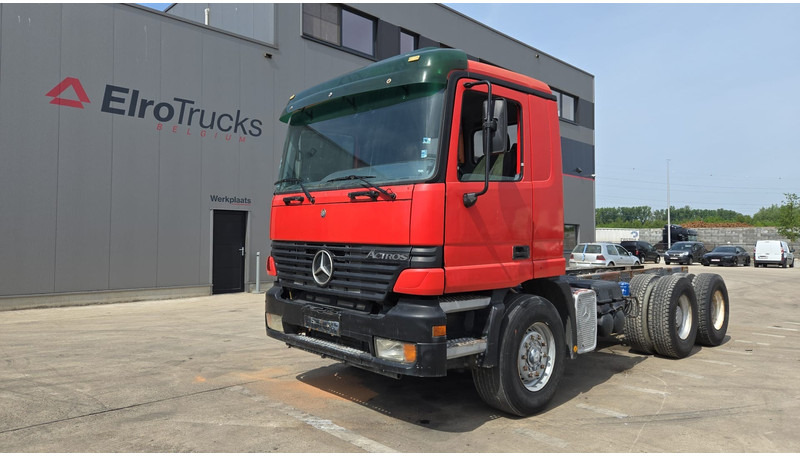 Mercedes-Benz ACTROS 2640 (EPS / 3 PEDALES / V6 / LAMES / GRAND PONT / EURO 2 / SEMI-AUTO) - Шаси кабина: снимка 1 Mercedes-Benz ACTROS 2640 (EPS / 3 PEDALES / V6 / LAMES / GRAND PONT / EURO 2 / SEMI-AUTO) - Шаси кабина: снимка 1
