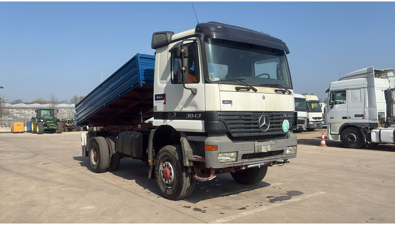 Mercedes-Benz Actros 1843 (4X4 / EPS / GRAND PONT / LAMES / V6 / 2 PONTS) - Самосвал камион: снимка 2 Mercedes-Benz Actros 1843 (4X4 / EPS / GRAND PONT / LAMES / V6 / 2 PONTS) - Самосвал камион: снимка 2