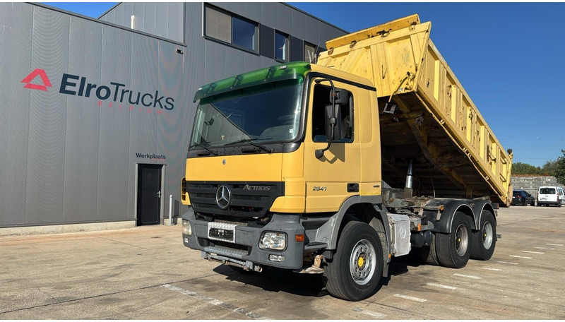 Mercedes-Benz Actros 2641 (EPS / PARFAIT ETAT / LAMES / GRAND PONT / 6X4 / MP2) - Самосвал камион: снимка 1 Mercedes-Benz Actros 2641 (EPS / PARFAIT ETAT / LAMES / GRAND PONT / 6X4 / MP2) - Самосвал камион: снимка 1