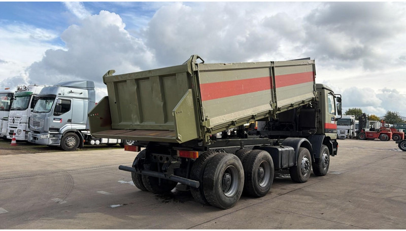 Mercedes-Benz Actros 3235 (EPS / LAMES / GRAND PONT / STEEL SUSP. / 3 PEDALES / MP1) - Самосвал камион: снимка 4 Mercedes-Benz Actros 3235 (EPS / LAMES / GRAND PONT / STEEL SUSP. / 3 PEDALES / MP1) - Самосвал камион: снимка 4