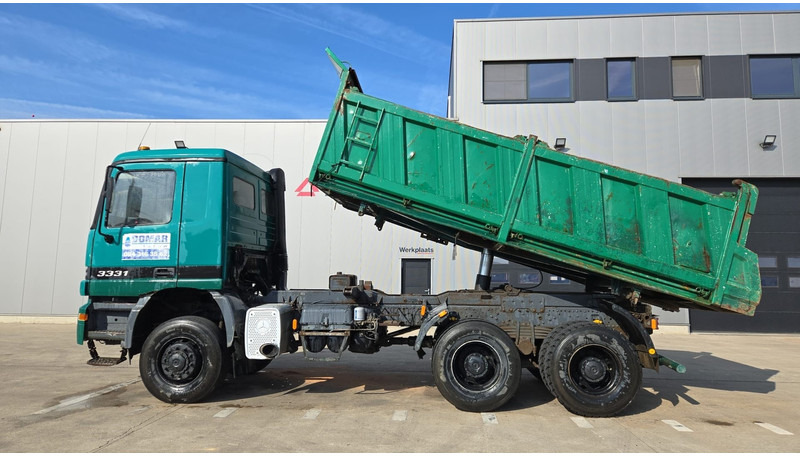 Лизинг на Mercedes-Benz Actros 3331 (BOITE MANUELLE / 6X6 / LAMES / GRAND PONT / V6) Mercedes-Benz Actros 3331 (BOITE MANUELLE / 6X6 / LAMES / GRAND PONT / V6): снимка 8