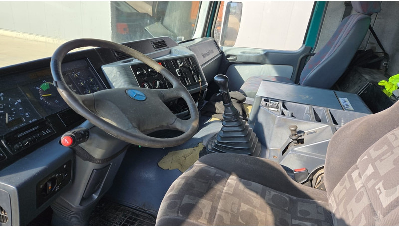 Лизинг на Mercedes-Benz Actros 3331 (BOITE MANUELLE / 6X6 / LAMES / GRAND PONT / V6) Mercedes-Benz Actros 3331 (BOITE MANUELLE / 6X6 / LAMES / GRAND PONT / V6): снимка 15
