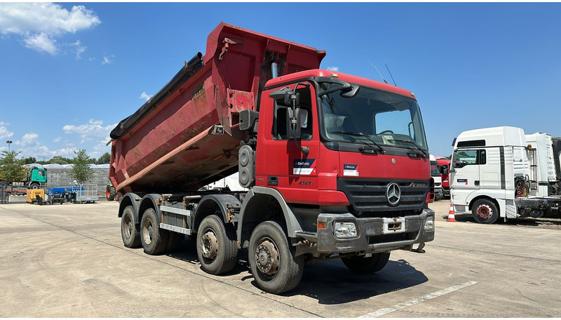 Mercedes-Benz Actros 4141 (8X6 / LAMES / STEEL / BIG AXLE / GRAND PONT / TAMBOURS / MANUAL GETRIEBE / MANUAL GEARBOX) - Самосвал камион: снимка 3 Mercedes-Benz Actros 4141 (8X6 / LAMES / STEEL / BIG AXLE / GRAND PONT / TAMBOURS / MANUAL GETRIEBE / MANUAL GEARBOX) - Самосвал камион: снимка 3