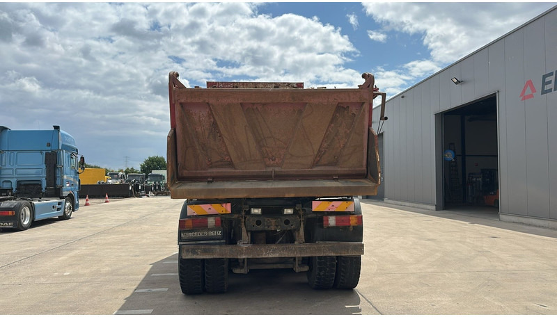 Mercedes-Benz Actros 4143 (8X6 / LAMES / EPS / V6 / GRAND PONT / BIG AXLE / 3 PEDALES) - Самосвал камион: снимка 4 Mercedes-Benz Actros 4143 (8X6 / LAMES / EPS / V6 / GRAND PONT / BIG AXLE / 3 PEDALES) - Самосвал камион: снимка 4