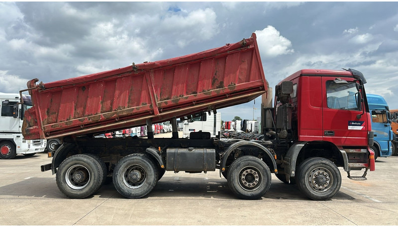 Mercedes-Benz Actros 4143 (8X6 / LAMES / EPS / V6 / GRAND PONT / BIG AXLE / 3 PEDALES) - Самосвал камион: снимка 5 Mercedes-Benz Actros 4143 (8X6 / LAMES / EPS / V6 / GRAND PONT / BIG AXLE / 3 PEDALES) - Самосвал камион: снимка 5
