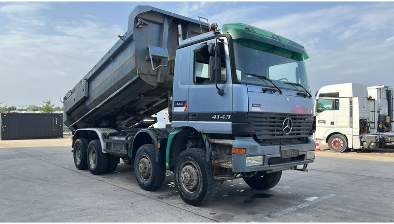 Mercedes-Benz Actros 4143 (8X8 / BOITE MANUELLE / LAMES / GRAND PONT / STEEL SUSP. / BIG AXLE) - Самосвал камион: снимка 5 Mercedes-Benz Actros 4143 (8X8 / BOITE MANUELLE / LAMES / GRAND PONT / STEEL SUSP. / BIG AXLE) - Самосвал камион: снимка 5