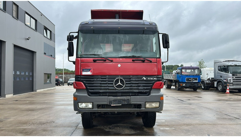 Mercedes-Benz Actros 4143 (BOITE MANUELLE / 8X8 / MANUAL GEARBOX / LAMES / GRAND PONT / BIG AXLE) - Самосвал камион: снимка 2 Mercedes-Benz Actros 4143 (BOITE MANUELLE / 8X8 / MANUAL GEARBOX / LAMES / GRAND PONT / BIG AXLE) - Самосвал камион: снимка 2