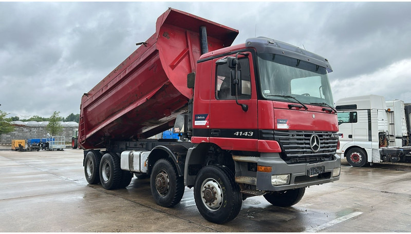 Mercedes-Benz Actros 4143 (BOITE MANUELLE / 8X8 / MANUAL GEARBOX / LAMES / GRAND PONT / BIG AXLE) - Самосвал камион: снимка 3 Mercedes-Benz Actros 4143 (BOITE MANUELLE / 8X8 / MANUAL GEARBOX / LAMES / GRAND PONT / BIG AXLE) - Самосвал камион: снимка 3