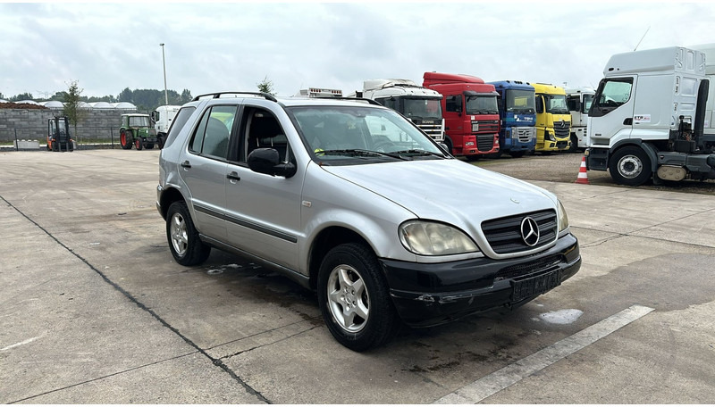 Mercedes-Benz M-Klasse ML 270 CDI - Джип: снимка 3 Mercedes-Benz M-Klasse ML 270 CDI - Джип: снимка 3
