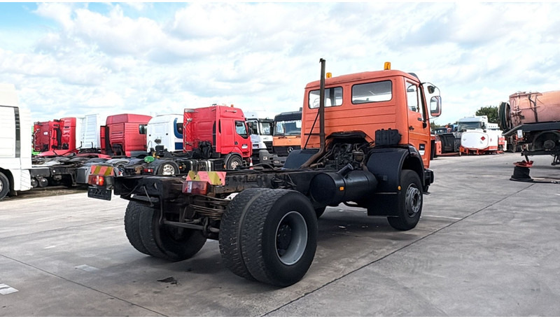 Mercedes-Benz SK 1622 (4X4 / LAMES / GRAND PONT / V6 / BIG AXLE / POMPE MANUELLE) - Шаси кабина: снимка 5 Mercedes-Benz SK 1622 (4X4 / LAMES / GRAND PONT / V6 / BIG AXLE / POMPE MANUELLE) - Шаси кабина: снимка 5